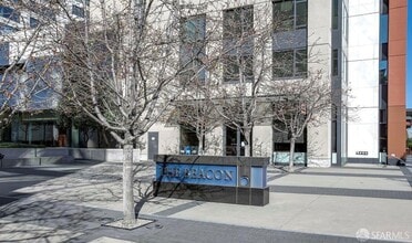 Building Photo - 260 King St