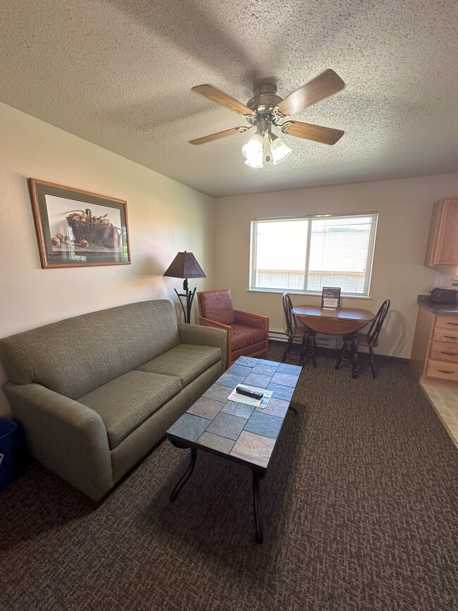 Building Photo - 809 E Cedar St