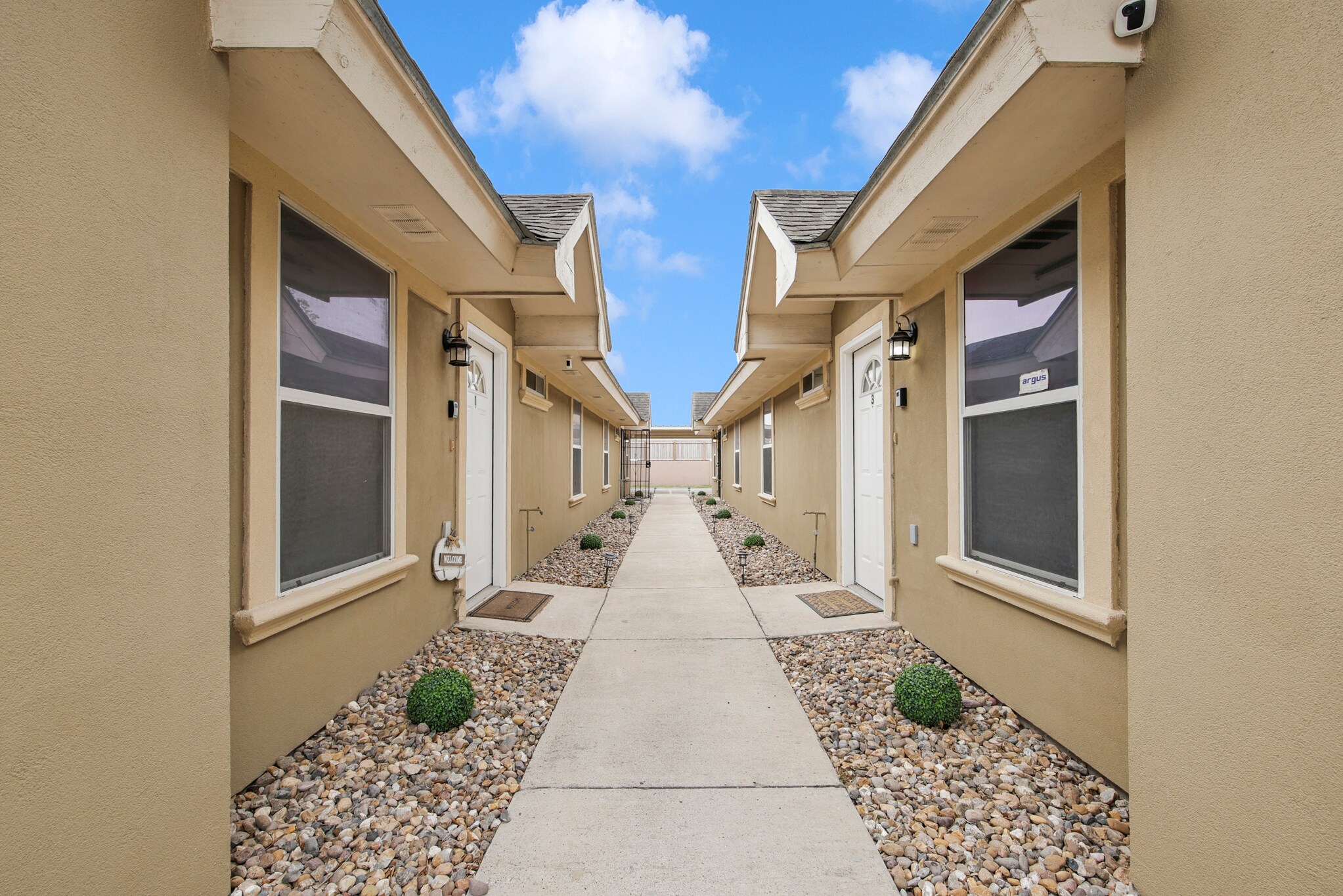 Building Photo - 1805 W Bronze St