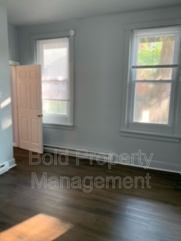 Building Photo - 910 Walnut St