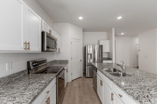 Building Photo - 8133 S 64th Ln