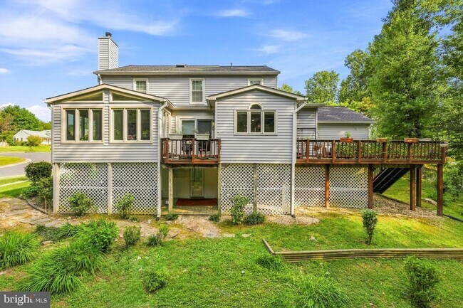Building Photo - 8715 Shadowlake Way
