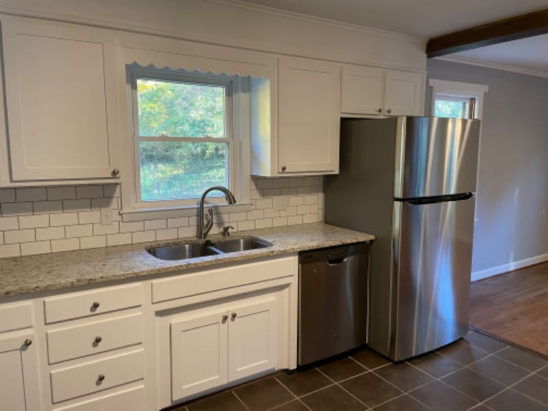 Building Photo - 219 Lakewood Dr