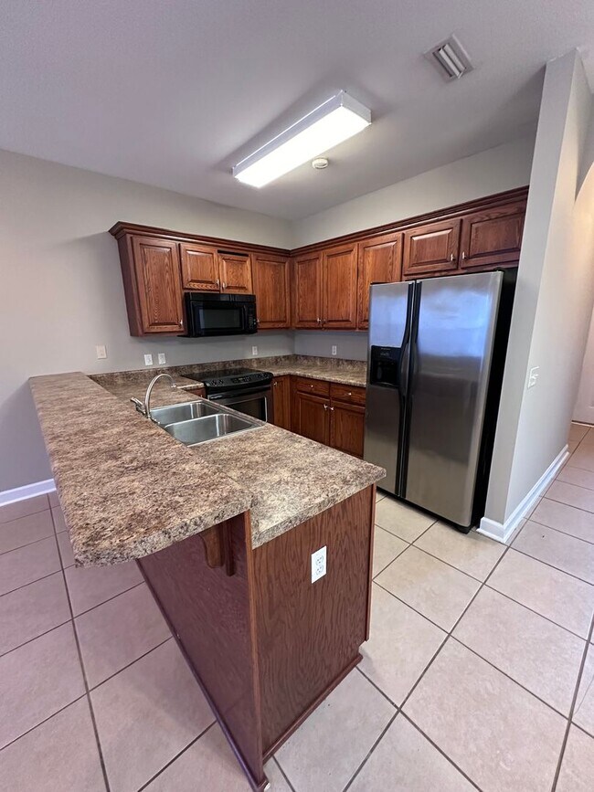 Building Photo - Eagle Landing - End Unit