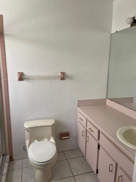 Building Photo - 276 Vilna St