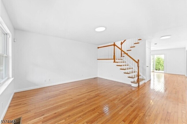 Building Photo - 1625 Mabel St