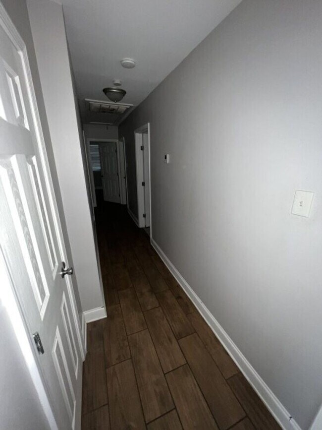 Building Photo - Spacious 4-bedroom 2.5-bathroom Home with Modern Upgrades