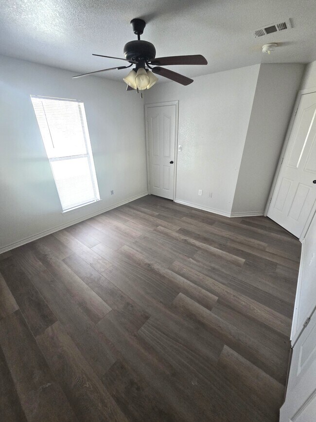 Building Photo - 6534 Westwood Village Dr