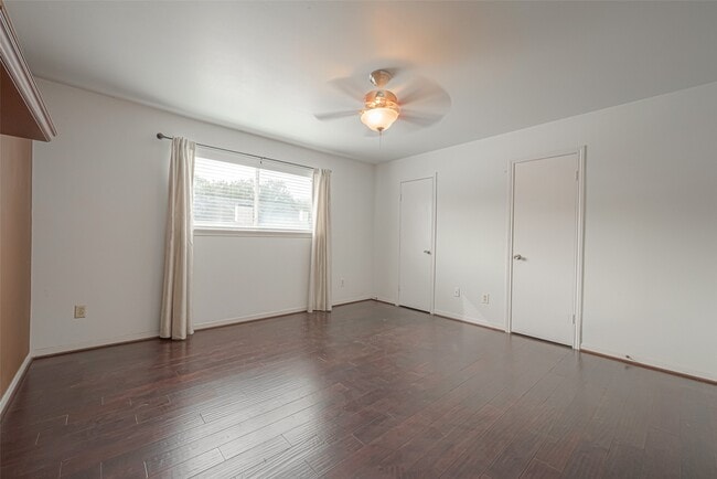 Building Photo - 10217 Longmont Dr