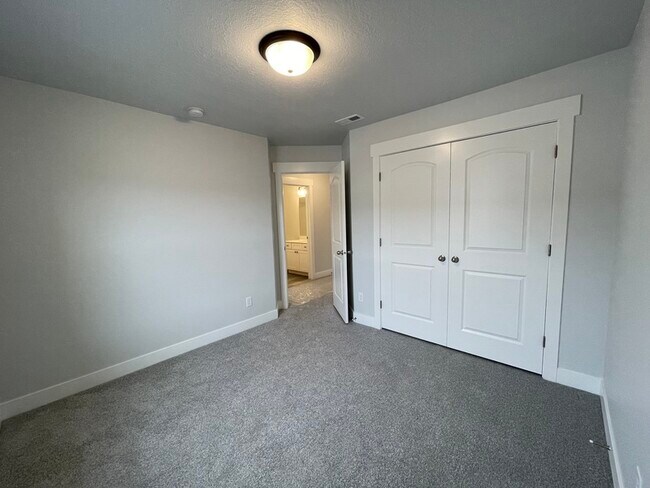 Building Photo - 3740 W