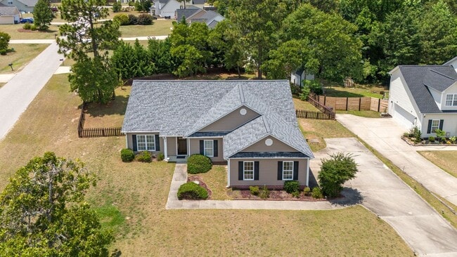 Building Photo - 3 Bed 2 Bath Convenient to Fayetteville and Raleigh