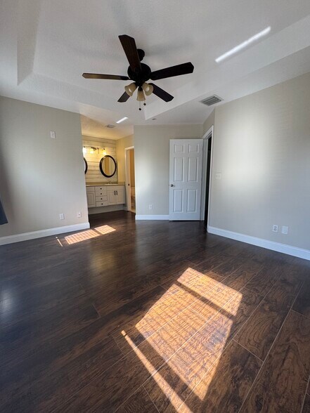 Building Photo - 12836 Woodmill Dr