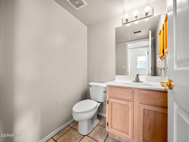 Building Photo - 4572 Loma Linda Cir