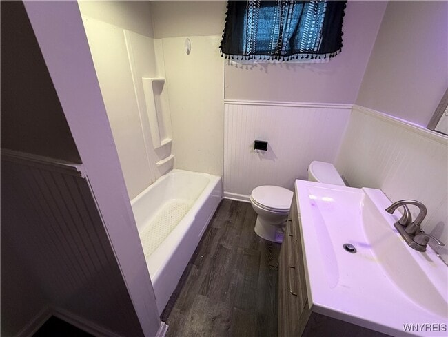 Building Photo - 41 Crestwood Ave