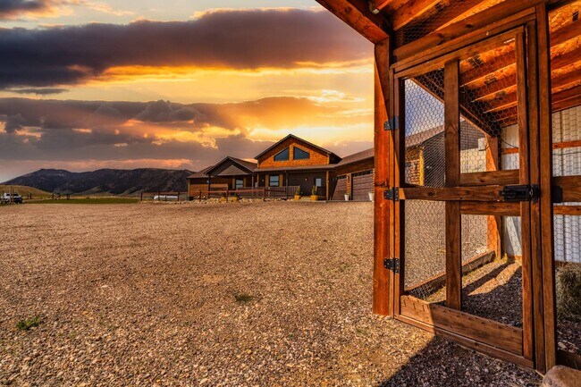Building Photo - 67 Cowboy Wy
