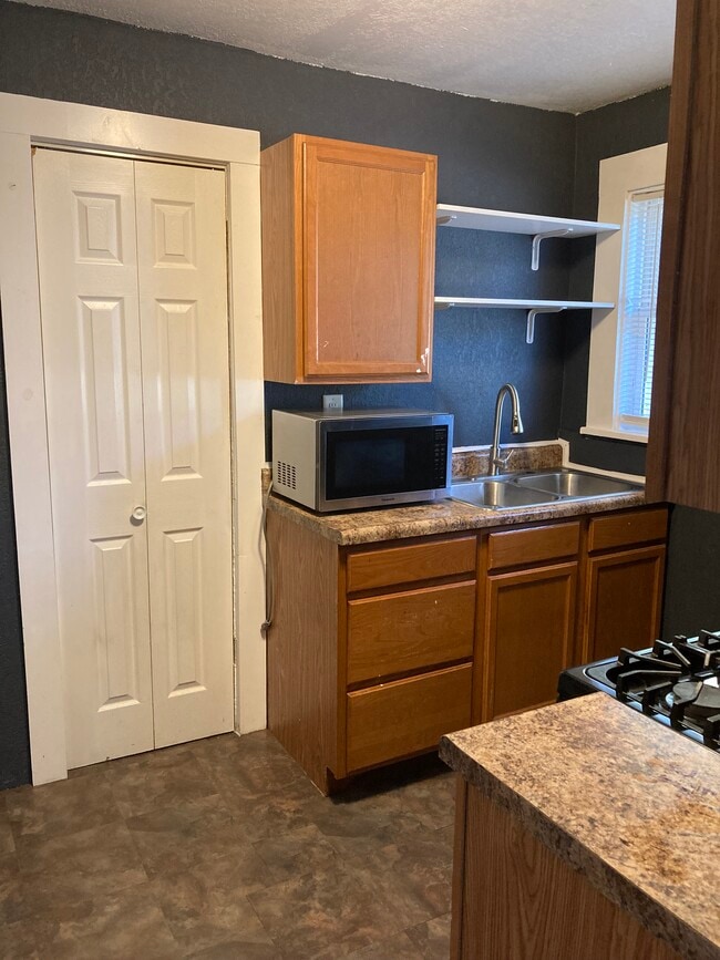 Building Photo - 501 W Columbia Ter