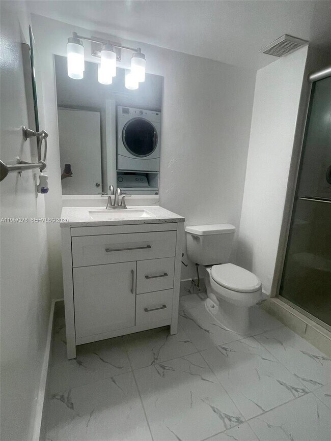 Building Photo - 403 Lakeview Dr