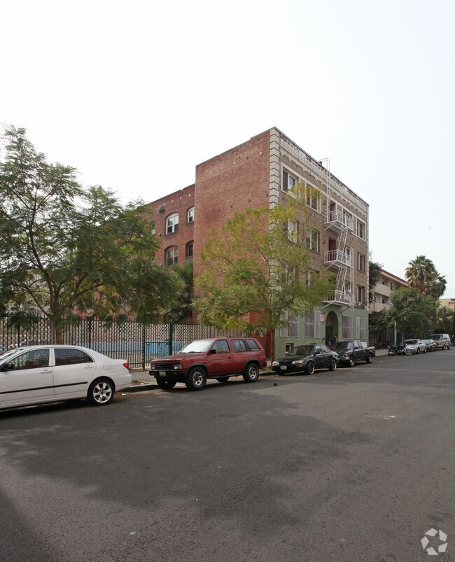 Building Photo - 1312 Ingraham St