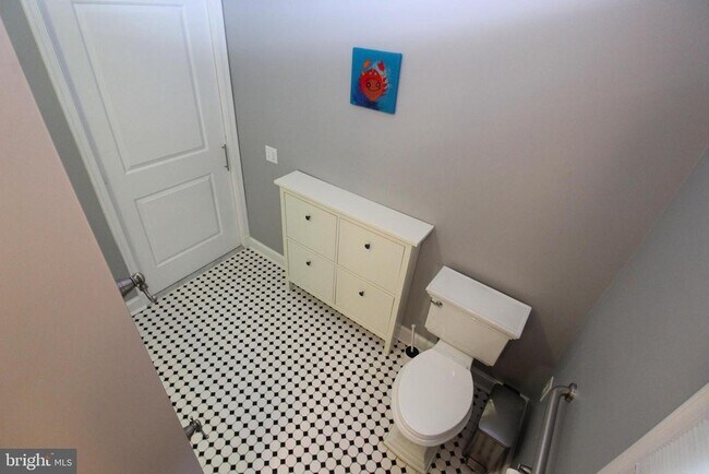 Building Photo - 4614 Roxbury Dr