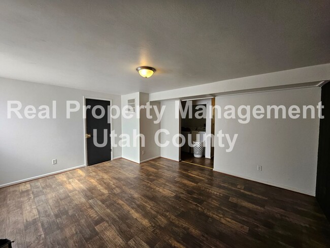 Building Photo - 2 Bedroom Unit In Springville