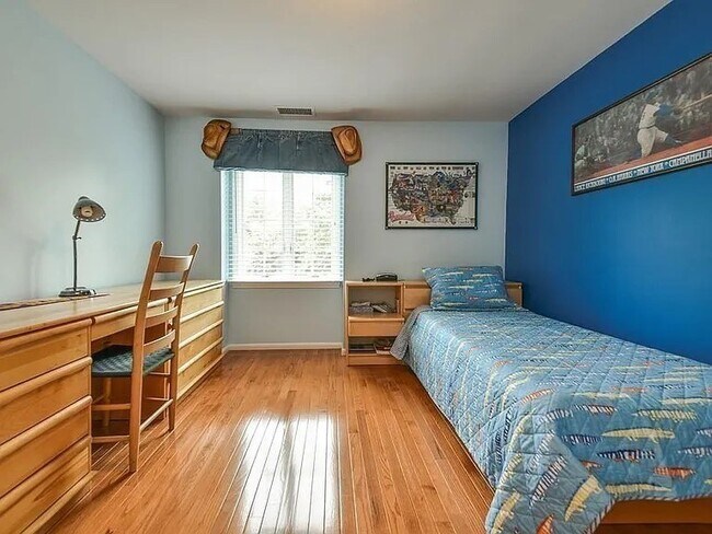 Building Photo - 16 Munnings Dr