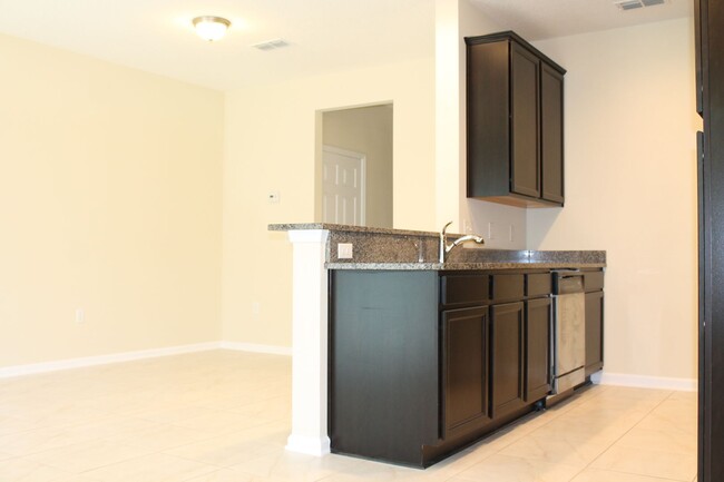 Building Photo - What A Deal! 2-bedroom 2.5 bath Townhome i...