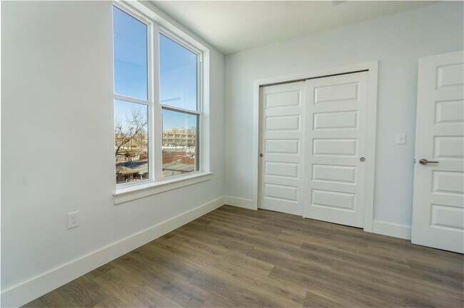Building Photo - 2213 Poquito St