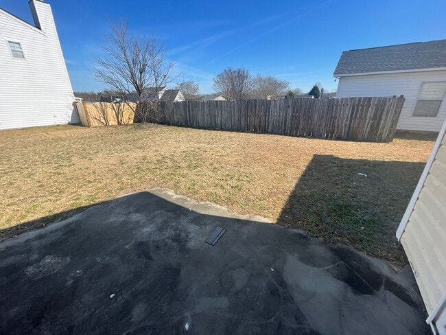 Building Photo - 3 bedroom home available in Oak Pointe sub...