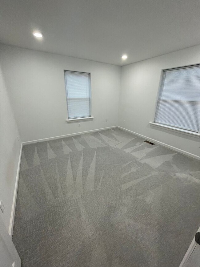 Building Photo - 416 E Doxey St