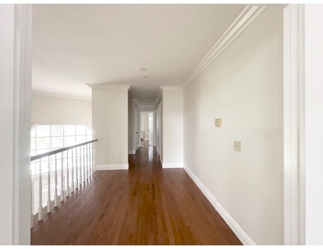 Building Photo - 19852 E Round Hill Ln