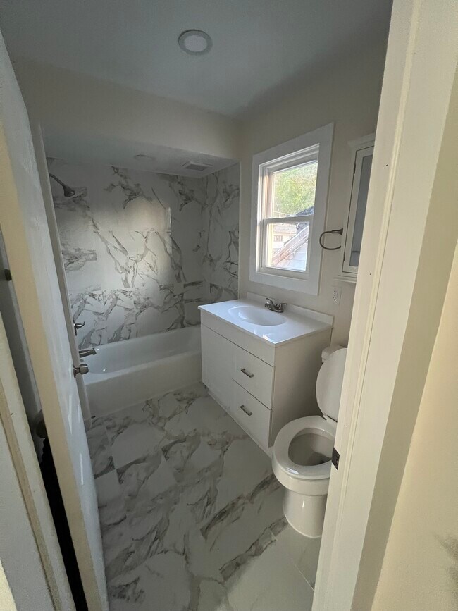 Building Photo - 815 Grove St