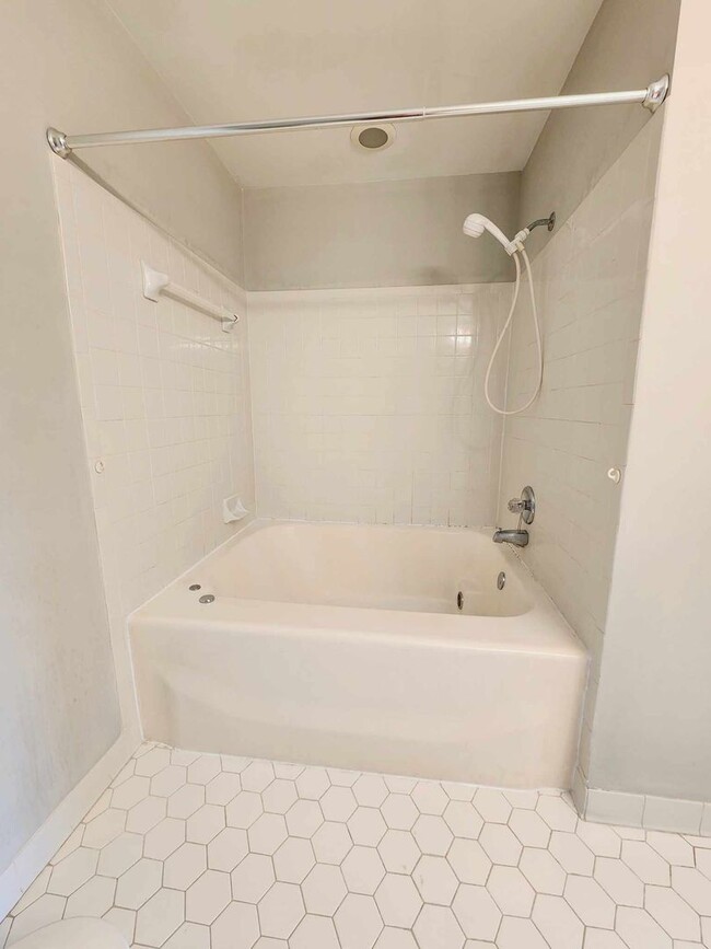 Building Photo - Adorable York County Condo
