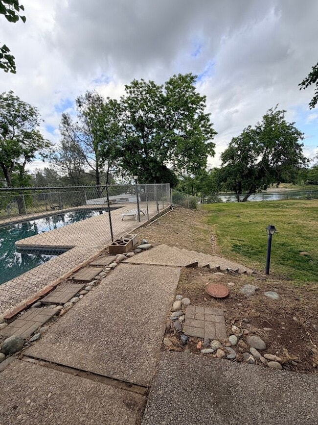Building Photo - Sacramento Riverfront Home with Pool