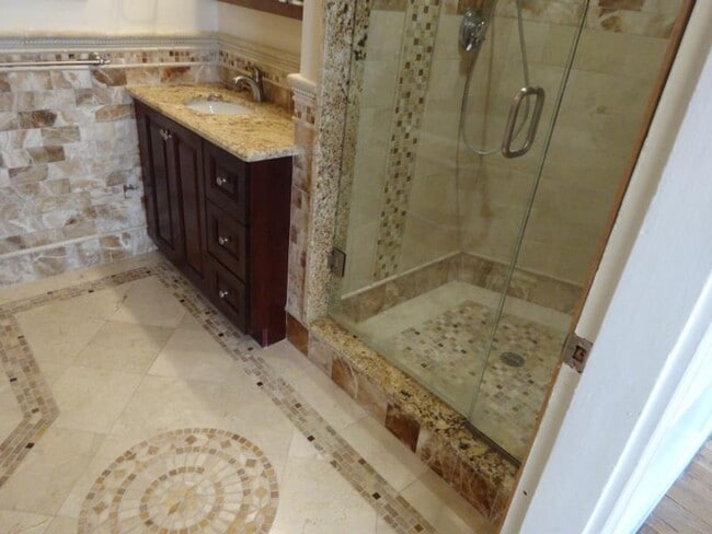 Building Photo - No Brokers Fee, No Security Deposit, Bright Large luxury unit, High-End tiled bathrooms, In-Unit ...