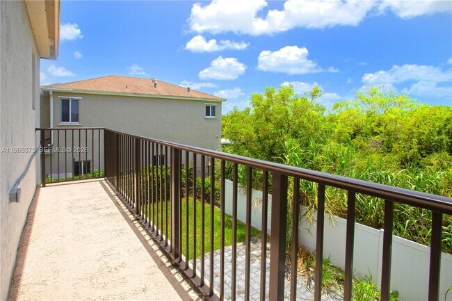 Building Photo - 846 SE 19th St