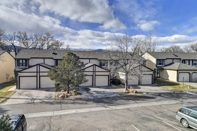 Building Photo - 2327 Lexington Village Ln