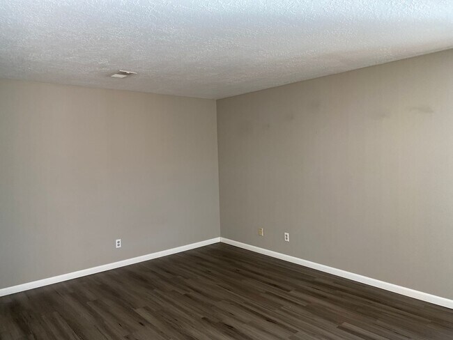 Building Photo - NE BRICK 3 Bedroom 2 Bath 2/CG