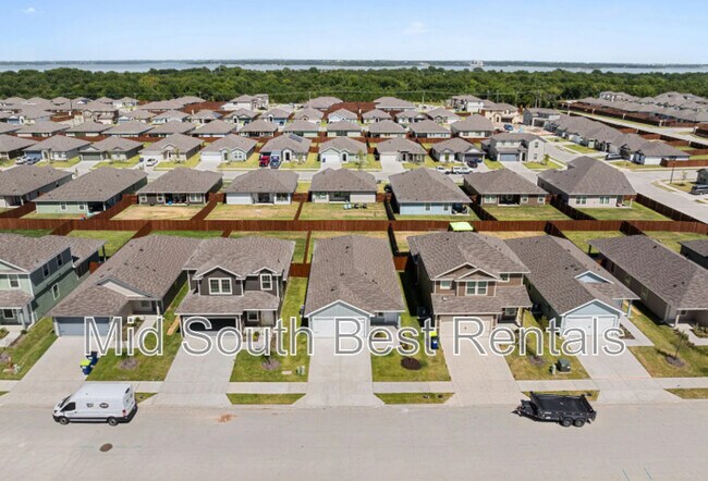 Building Photo - 411 Wind Cv Ln