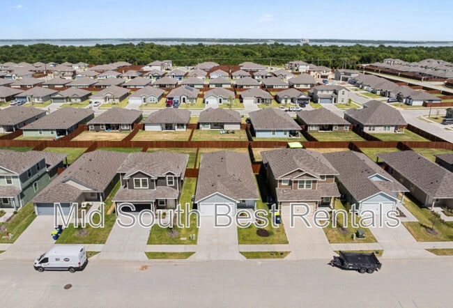 Building Photo - 7022 Vining Dr