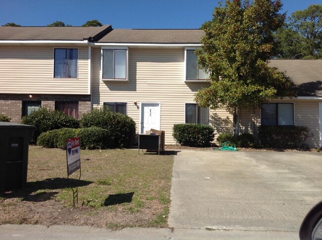 Primary Photo - 323 Beverly St