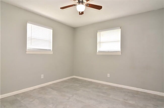 Building Photo - 530 Cambridge Village Dr