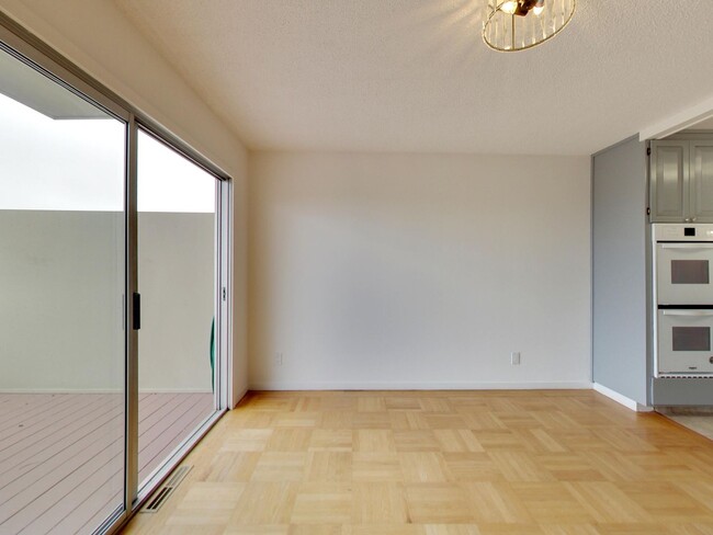 Building Photo - 4BR Home with Jaw-Dropping Views, Garage, ...