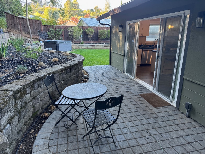 Building Photo - 779 Hamilton Dr