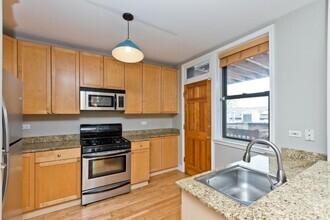 Building Photo - 2 bedroom in Chicago IL 60618