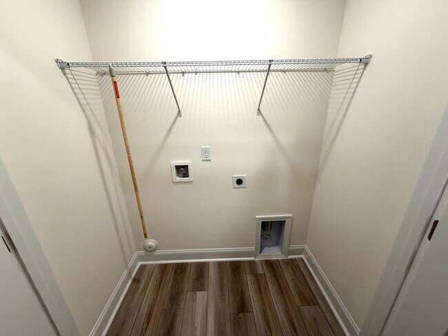 Building Photo - Mebane / Townhouse