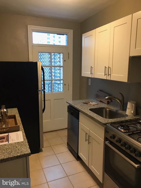 Building Photo - 2031 Locust St