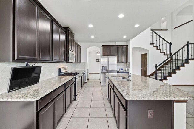 Building Photo - 221 Mandana St