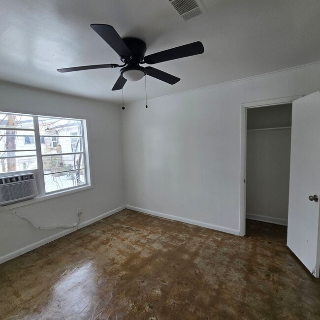 Building Photo - 2/1 Duplex Centrally located and BRAND NEW REMODEL