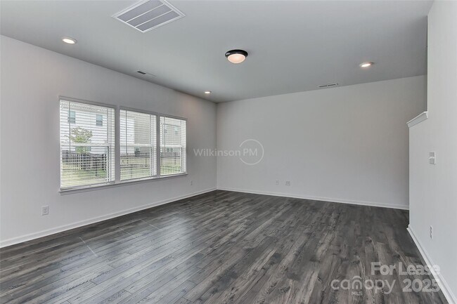 Building Photo - 561 Scotch Meadows Loop