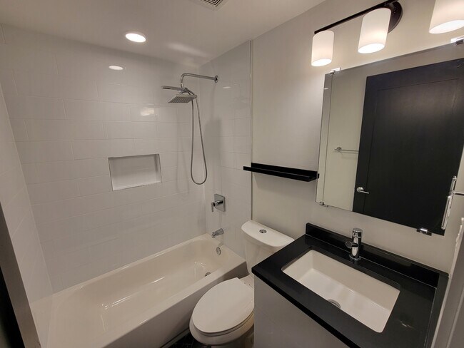 Building Photo - 724 Taylor St NW